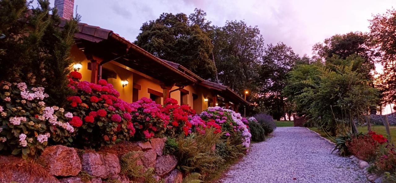 Casas Rurales Entrecastanos Cangas de Onis Exterior photo