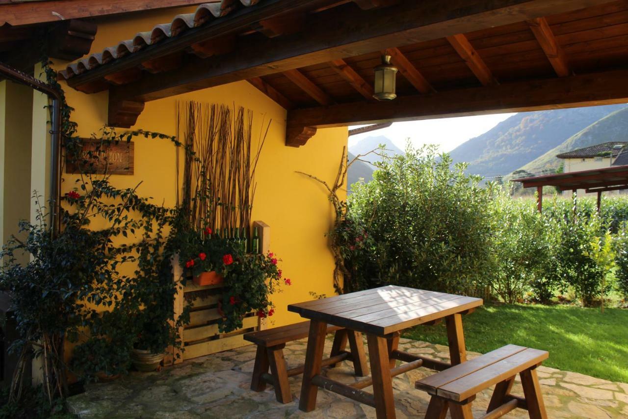 Casas Rurales Entrecastanos Cangas de Onis Exterior photo
