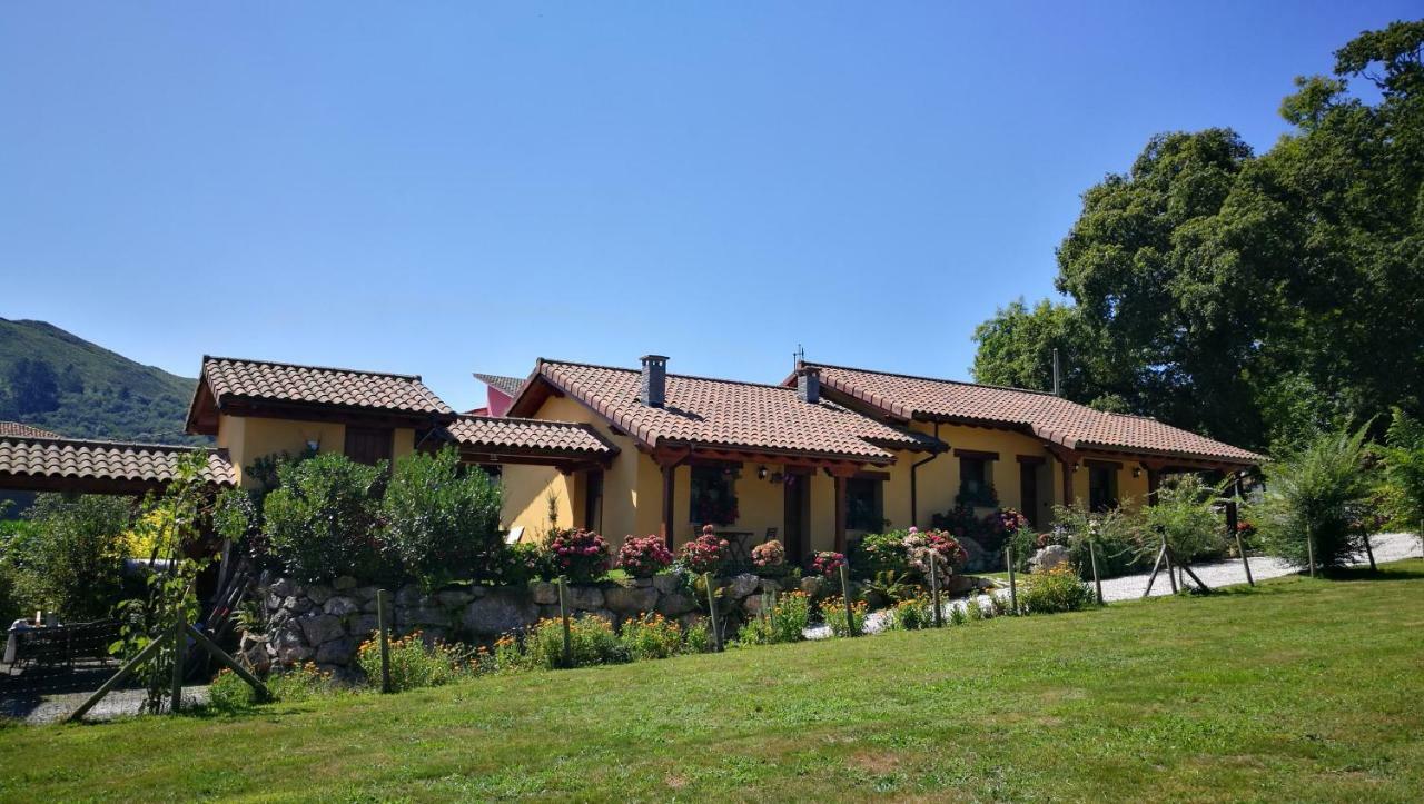 Casas Rurales Entrecastanos Cangas de Onis Exterior photo